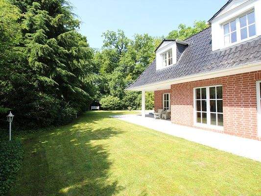 Großzügige Gartenfläche