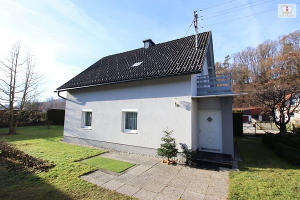 Nettes 100m² Wohnhaus mit Nebengebäuden/Garagen und 1.090m² schönem Grundstück in Maria Saal