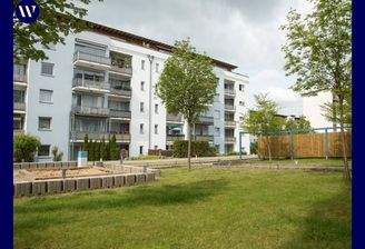 Rückansicht mit Spielplatz