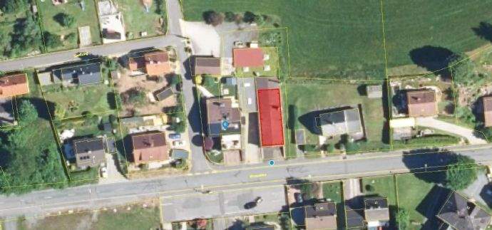 Luftbild, rote Eingrenzung ist Mietobjekt