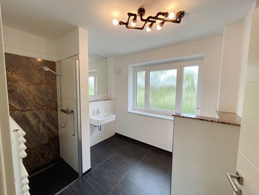 Badezimmer Ansicht 1