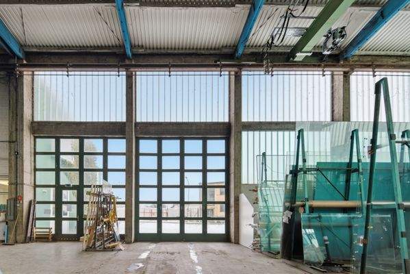 Große Zufahrt zum Be- und Entladen