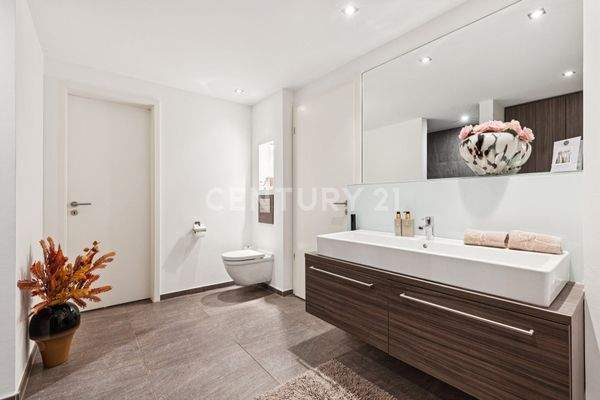 Badezimmer mit hochwertiger Ausstattung