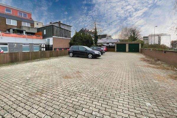 Stellplätze mit Doppelgarage