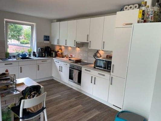 Küche mit Einbauküche