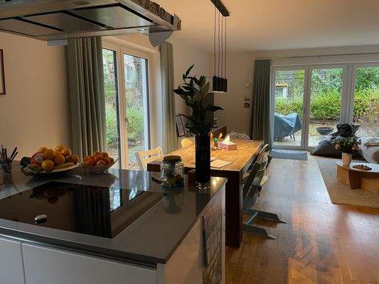 Blick aus der Küche und dem Wohnzimmer...