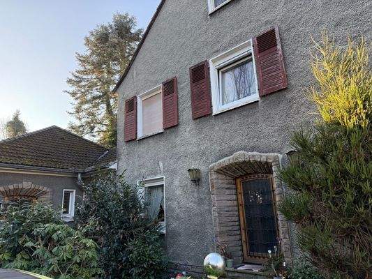 Hauseingang mit Anbau.JPG