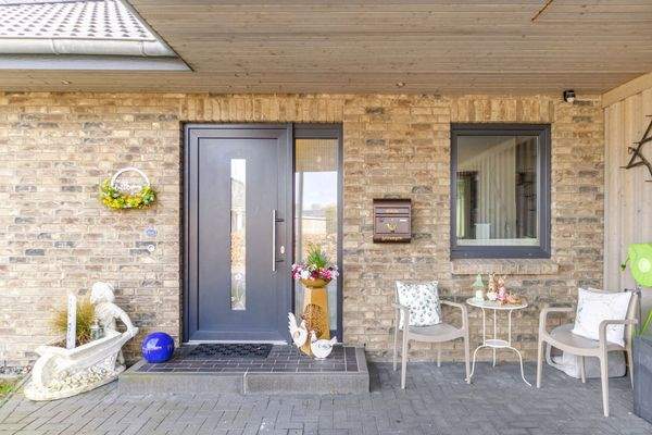 Überdachte Terrasse am Eingang