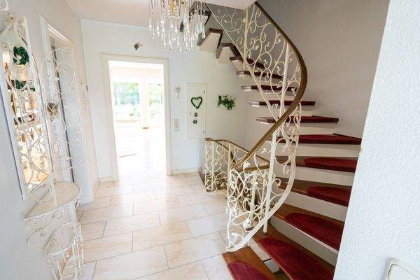 Treppe zum Obergeschoss