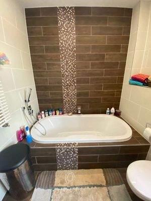 Modernes Wannenbad im EG, Einbau 2018.jpg