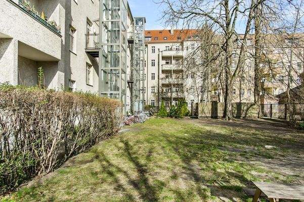 Hofansicht Richtung Wichertstr.