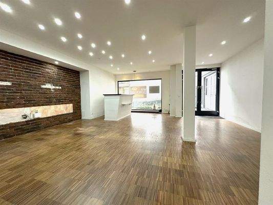 2 Gewerbeflächen im Untergeschoss