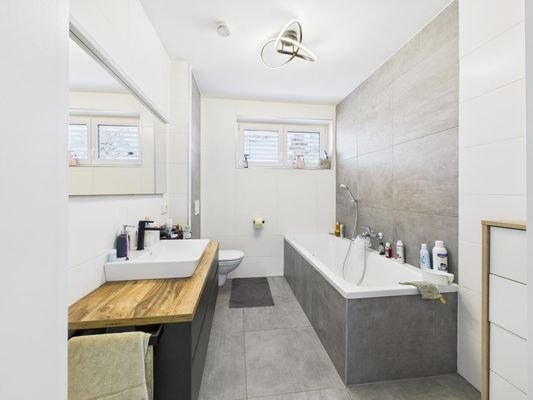 Badezimmer mit Badewanne