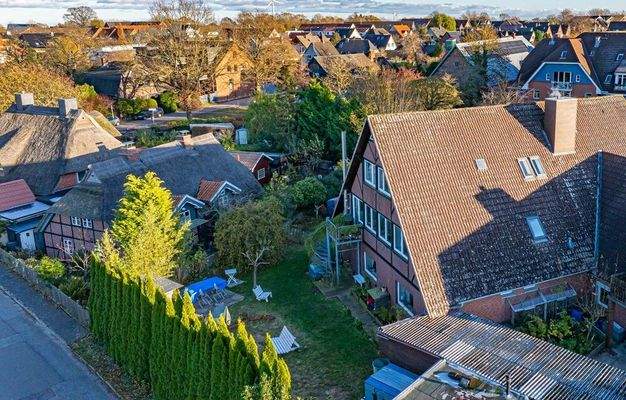 Eingewachsener Gartenanteil - direkt über die Wendeltreppe erreichbar