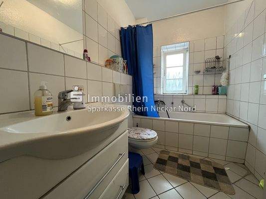 Badezimmer mit Badewanne