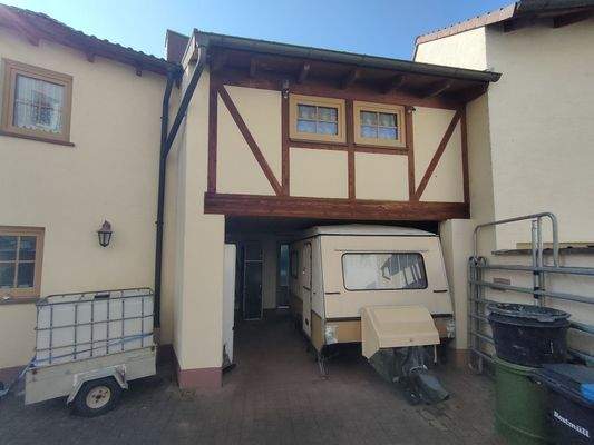 Überdachter Stellplatz