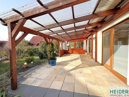1747 überdachte Terrasse