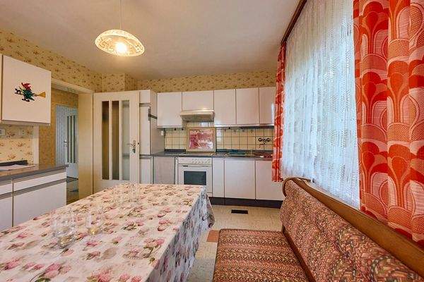 Erdgeschoss, Küche mit Essbereich 