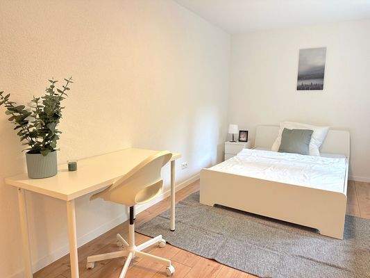 Helles WG-Zimmer mit Balkon