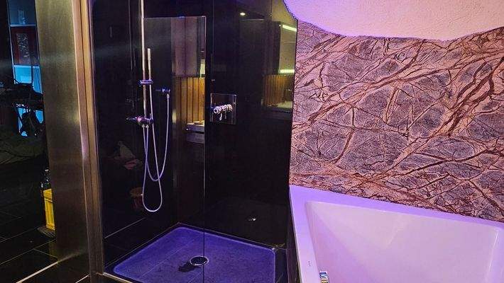 Teilansichten Bad (2).jpg