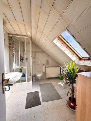 Tageslichtbadezimmer DG