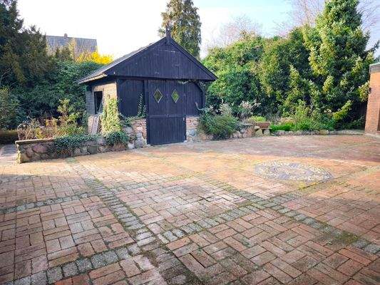 Abstellraum, Gartenhaus mit Freifläche im Hof