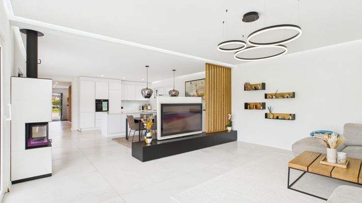 CAM05113G0-PR0007-STILL009 (1).jpg