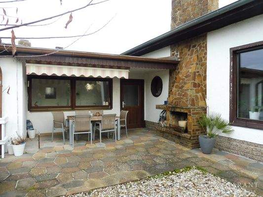 06 Terrasse mit Kamin