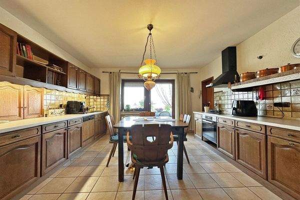 helle und große Küche im OG