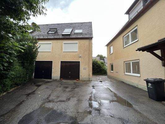 Doppelgarage mit Wohnung