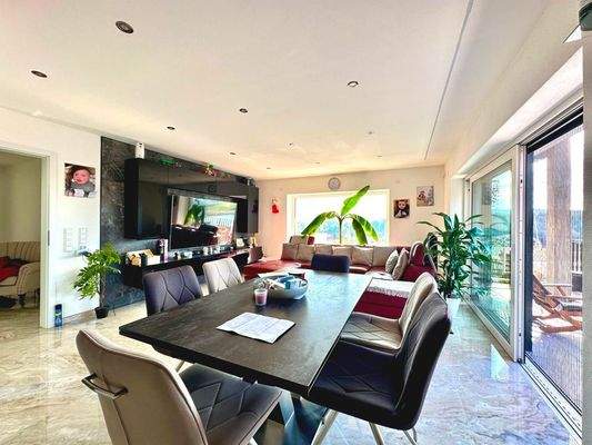 Wohn und Essbereich.jpg