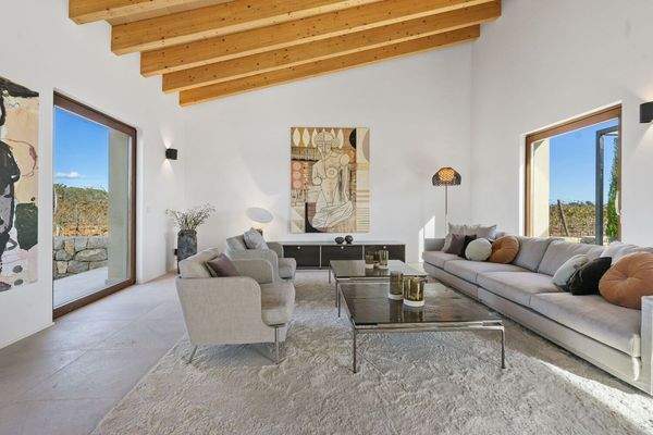 Lichtdurchfluteter Lounge-Bereich