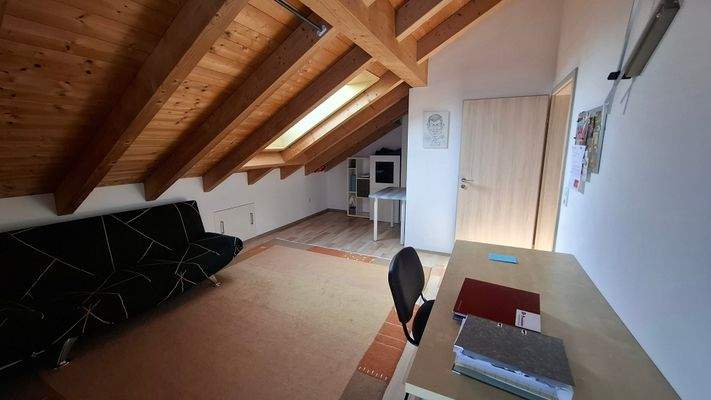Dachgeschoß - 1. Zimmer als Arbeitszimmer