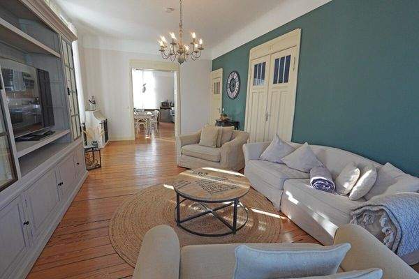 2. OG Wohnzimmer mit Blick in die Küche