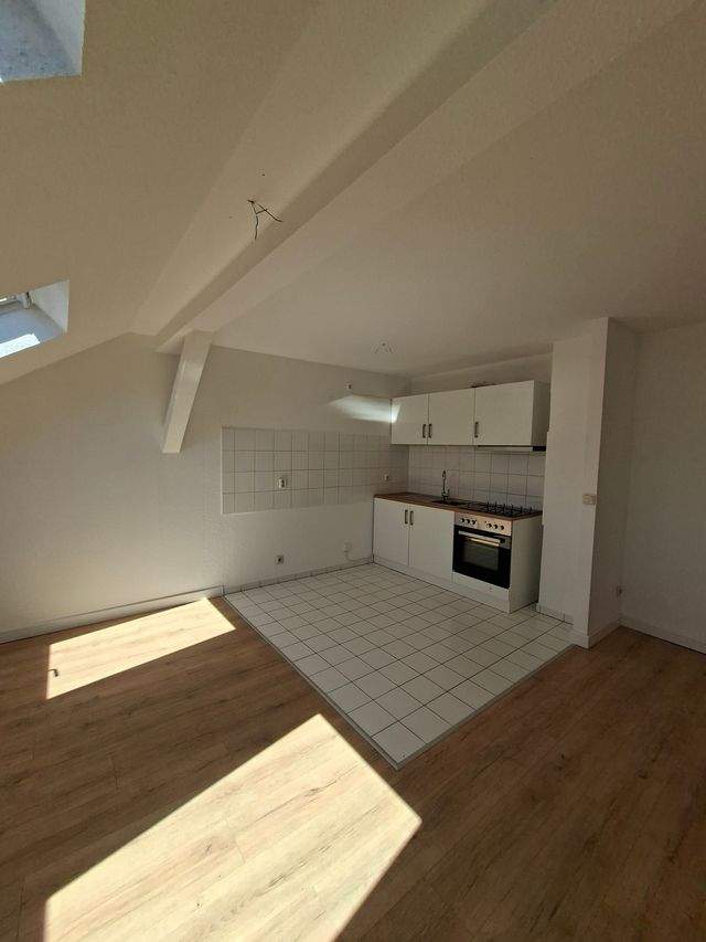 Helle 2 Raum Dachgeschosswohnung in Gera ab sofort zu vermieten - Foto 2
