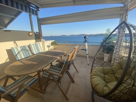 wohnung-erste-reihe-zum-meer-mit-grosser-terrasse 