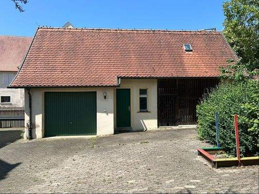 Ansicht Garage und Nebengebäude von Osten