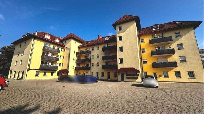 Rückansicht mit Parkdeck