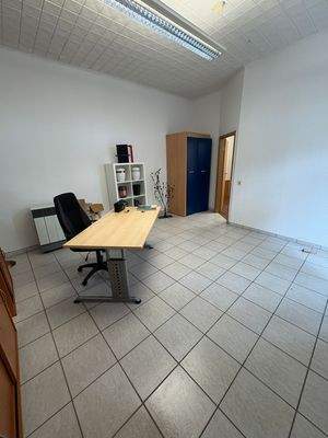 Modernes Büro mit Schreibtisch