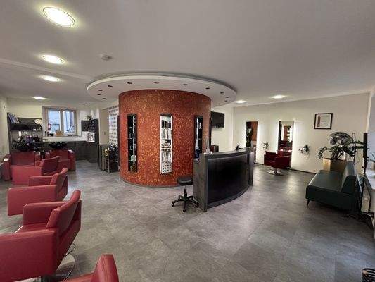 Friseursalon im Erdgeschoss