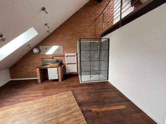 Schlafzimmer mit Dusche und Waschtisch NEU