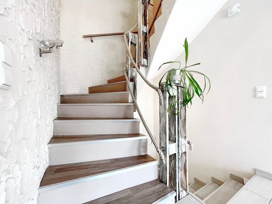  Treppe zum DG