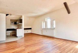 Offener Wohn- und Essbereich mit Küche