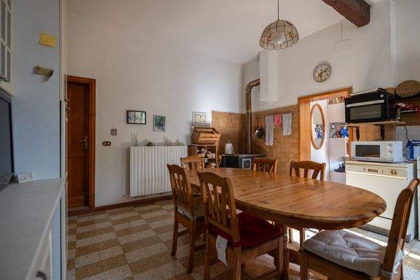 Küche, Blick zum Ofen