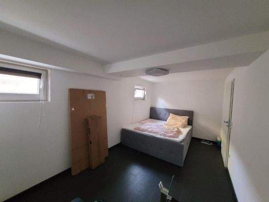 Wohnraumähnliches Kellerzimmer mit Fußbodenheizung