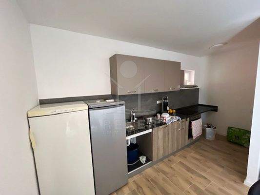 Möbliertes Apartmenthaus mit Klimaanlage