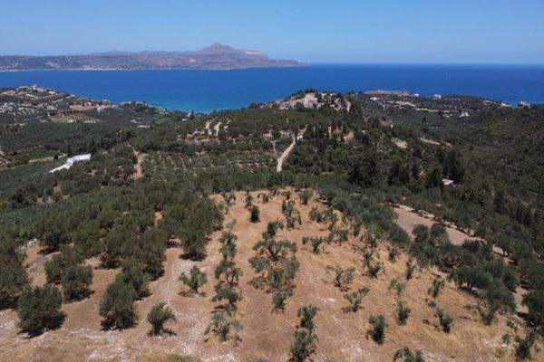 Kreta, Tsivaras: Grundstück in malerischer Lage mit Meerblick zu verkaufen