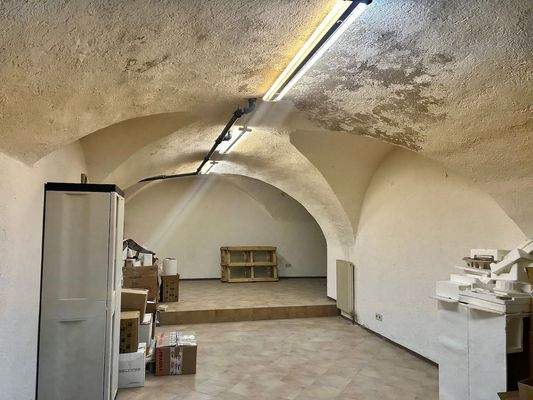 Gewerbeimmobilie-in-bozen-zu-kaufen_immobilien-in-bozen-kaufen_friseursalon-kaufen_friseursalon-kaufen-in-bozen-Immobilien-südtirol_immobilien-in-südtirol_wohnung-in-bozen-kaufen_wohnung-kaufen-in-südtirol_wohnung-kaufen-für-wenig-geld_günstge-gewerbeimmo