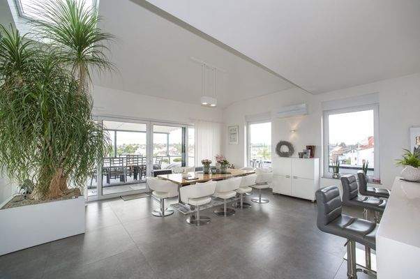 Essen mit Blick auf Dachterrasse