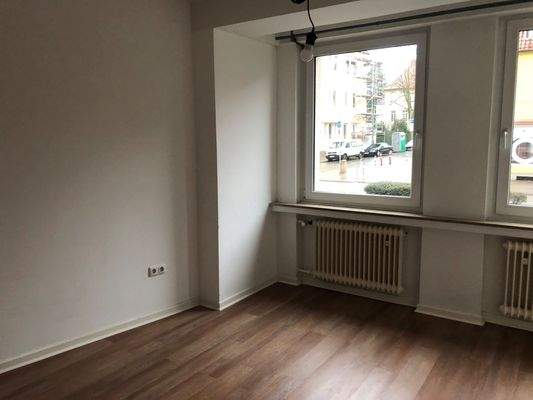 Leeres Zimmer mit Fenster